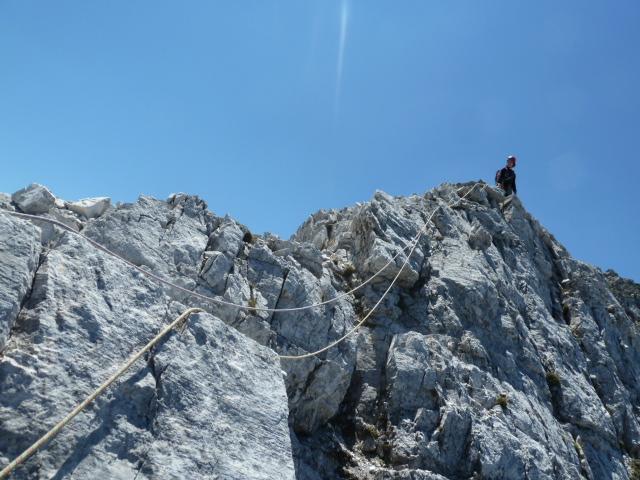 9 Na koncu je po grebenu le še lučaj do vrha